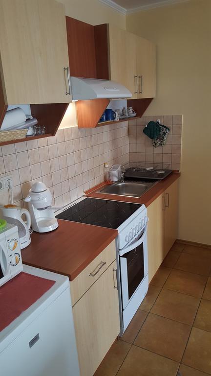 Okker Apartman Gyula Esterno foto